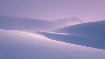 Lavendel-Schneegrat bei Violett-Dämmerung