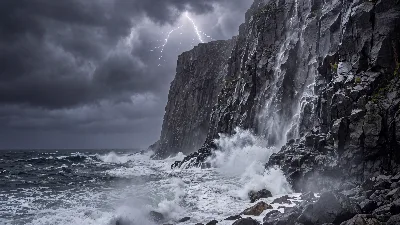 Acantilado de Basalto en Tormenta