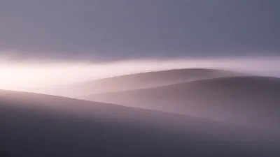 Lumière de brume violette