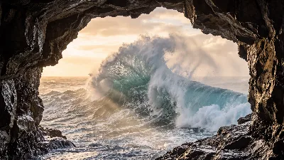 Arco rocoso con oleaje